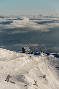 位于塞尔维亚Kopaonik山下雪的冬季风景中图片