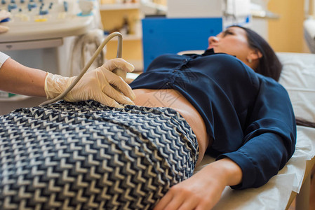 超声波测试怀孕妇科医生用扫描仪图片