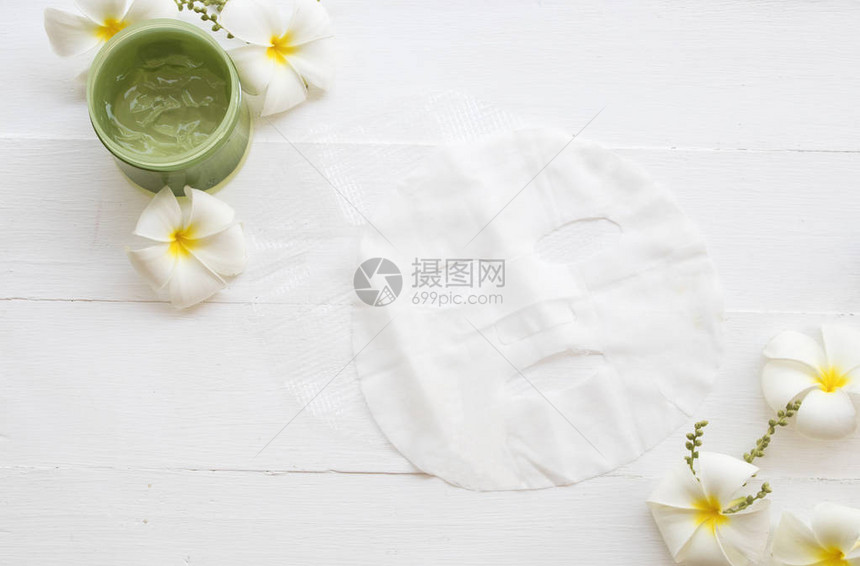 为花的frangipani精质提取的皮肤脸部提供舒缓的凝胶保健图片