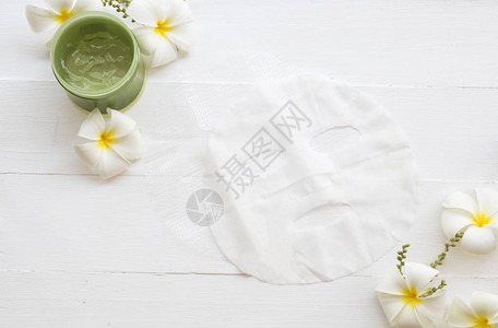 为花的frangipani精质提取的皮肤脸部提供舒缓的凝胶保健图片