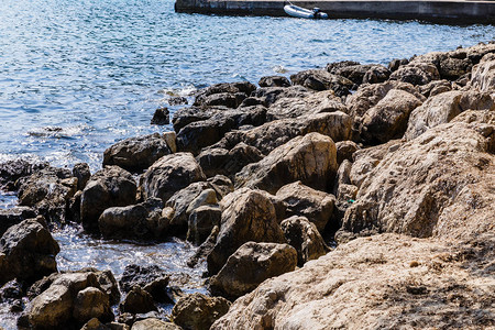 海岸线岩石状海岸和内有背景图片