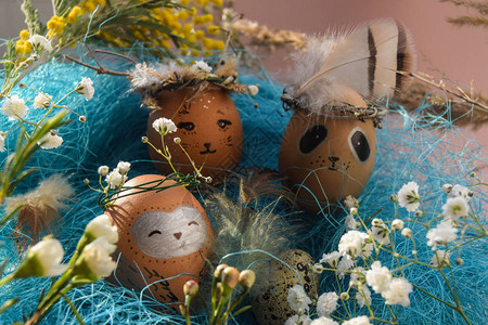 复活节的概念包括可爱的手工做的鸡蛋兔子小鸡猫头图片