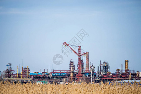 生产对抗天空氮肥的化工厂在空图片