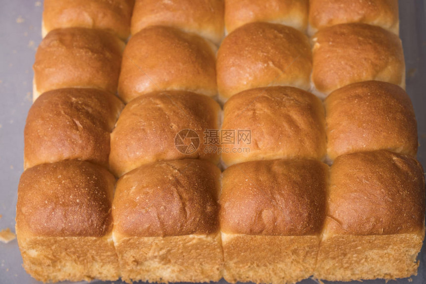 美味的自制面包pampushki汤图片