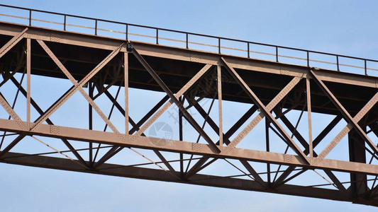 老铁桥观图片