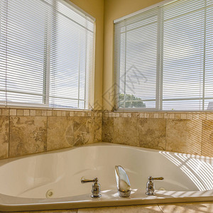 洗热水澡建筑的现代的高清图片