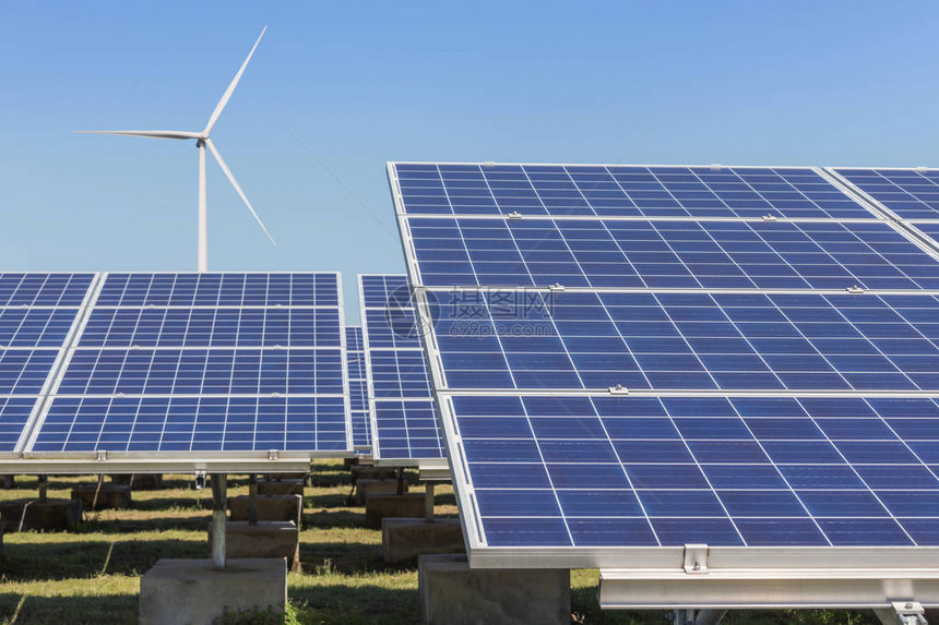 太阳能电池板和风力涡轮机发电是太阳能和风能混合发电厂系统站使用可图片