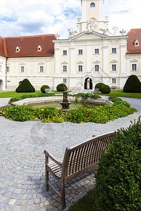 奥地利下奥地利奥州Altenburg的有花园的贝图片