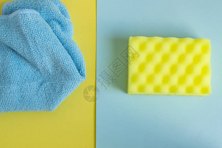 平躺顶视图洗涤剂和清洁剂黄色和蓝色图片