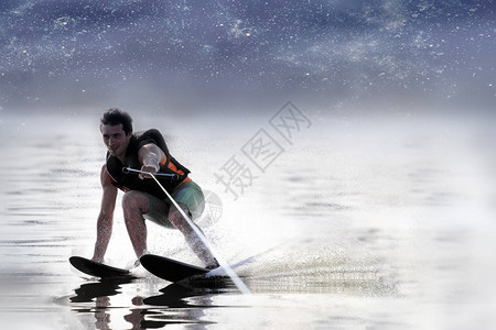 暑假在湖边滑雪的特勤男子水上运动图片