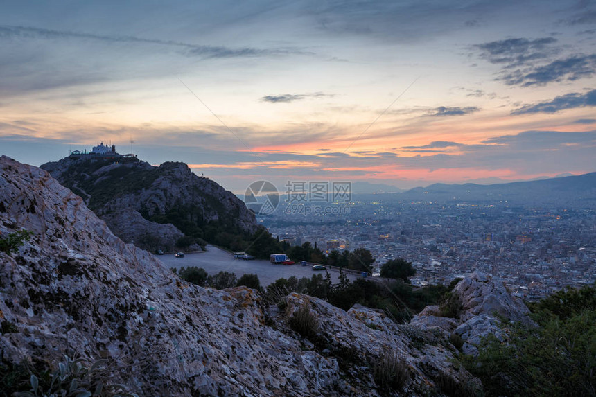 希腊日落时列卡贝图斯山图片
