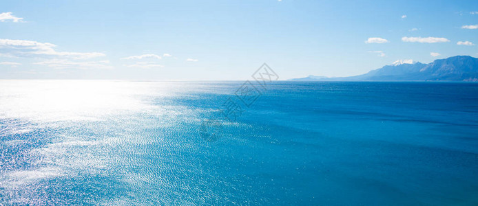 在水面的反射海山海滨图片