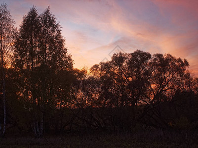 秋天乡下多彩的日落图片