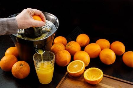 一种新鲜健康的橙汁健康的生活方式概图片