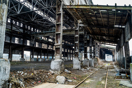 废弃的工业建筑一个图片
