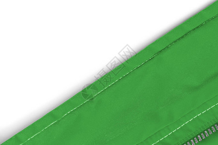 白色背景上的绿风破器边缘放置以切除两背景图片