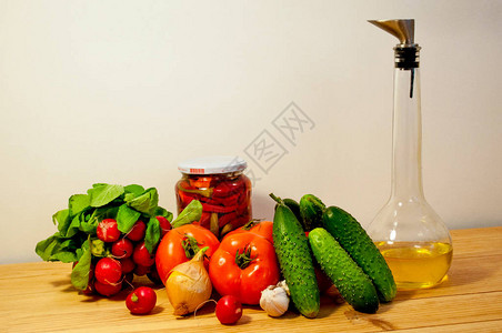 厨房里的新鲜蔬菜图片