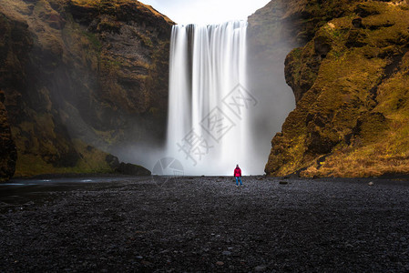 冰岛MajesticSkogafos瀑布脚图片