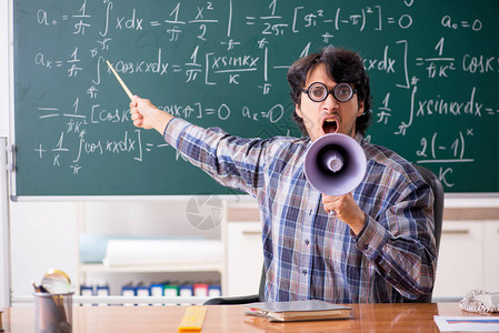 课堂上有趣的男数学老师图片