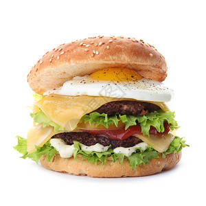 白色背景中带煎蛋的美味汉堡图片