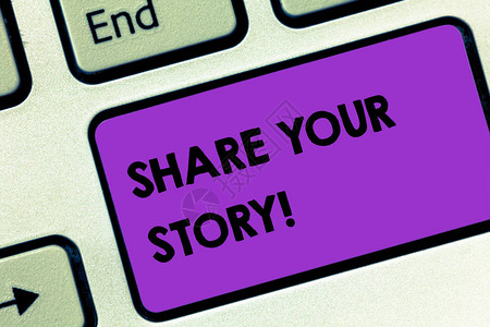 每个回眸时刻写笔记显示分享你的故事用于告诉每个人您的时刻或体验的商业概念键盘意图创建计算机消息背景