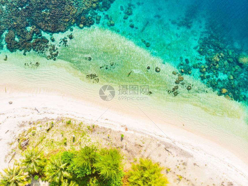 空中俯视班亚克群岛苏门答腊热带群岛印度尼西亚齐珊瑚礁白沙滩顶级旅游目的地图片