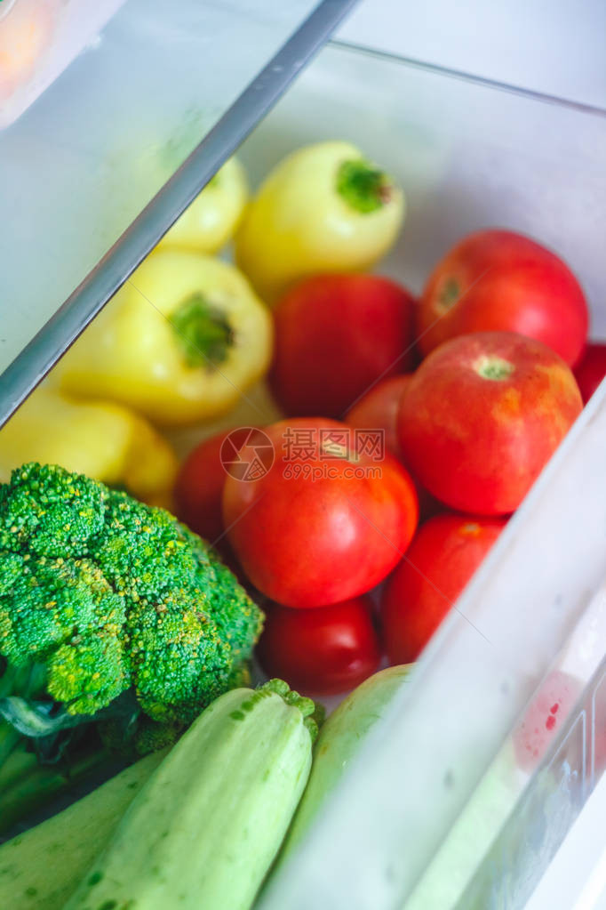 新鲜蔬菜西红柿胡椒黄瓜花椰菜壁球和苏奇尼图片