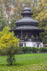 萨拉热窝公园的音乐馆波斯尼亚图片