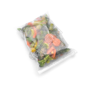 白底带冷冻蔬菜的塑料图片