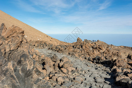 穿越壮观的火山风景图片