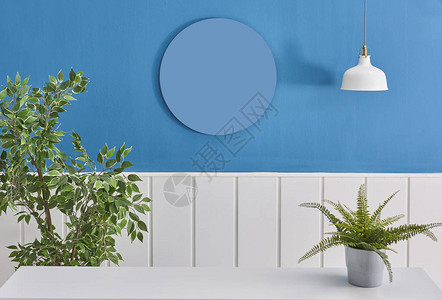 木桌蓝色白背景植图片