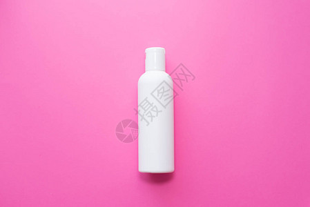 粉红色背景白塑料瓶皮肤身体护理复制空图片