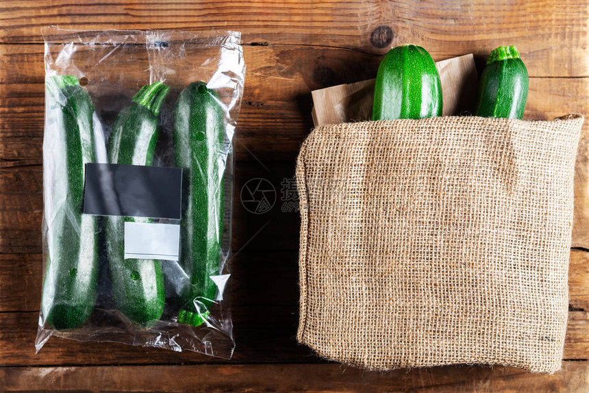 塑料袋西葫芦VS亚麻可重复使用袋购买蔬菜时少用塑料图片