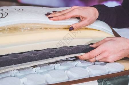 乳胶椰棕床垫填充物椰棕Naturepara乳胶橡记忆海绵独立弹簧用于生产床垫的磨碎的椰子壳床背景