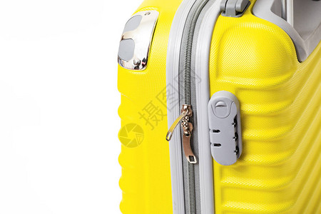 关闭一个黄色现代旅行李箱图片