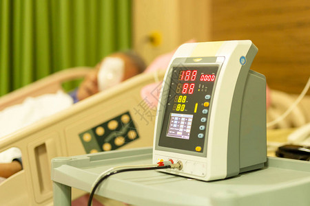 检查血压保健护理的医院床图片