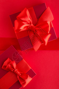 浪漫庆祝生活方式和生日礼物概念红色图片
