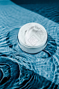 水背景敏感护肤保湿霜图片