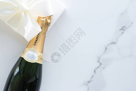 婚礼庆典生活方式和奢华礼物概念香槟瓶图片