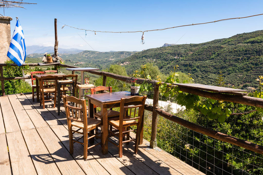 希腊西克里特山脉风景的一家乡村酒图片