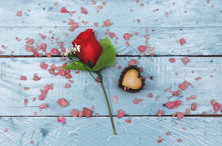 情人节日的概念玫瑰花和心塑造图片