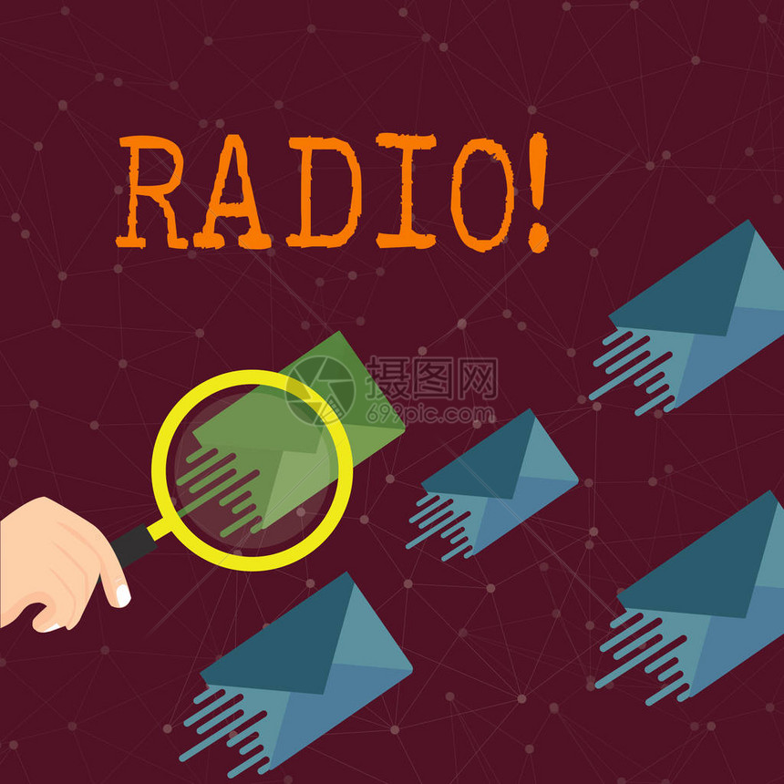 文字书写文本收音机商业照片展示用于收听广播节目的电子设备显示放大镜在一个不同颜色的信封和其他图片