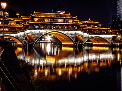 安顺桥是四川省会成都的一座桥梁跨过晋江廊桥内有一家比较大的餐厅图片