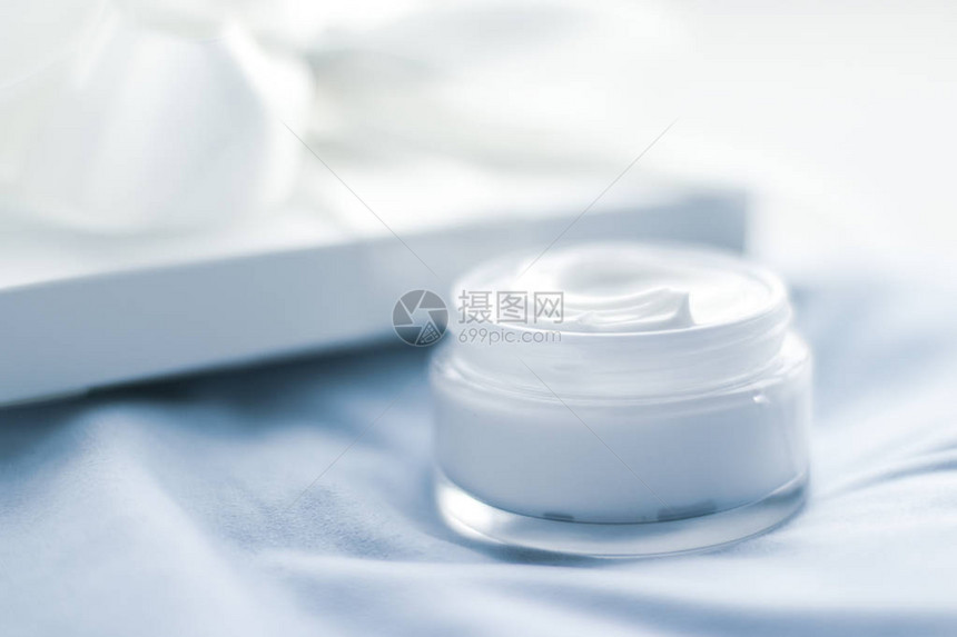 美容化妆品和护肤风格概念奢华面霜罐图片