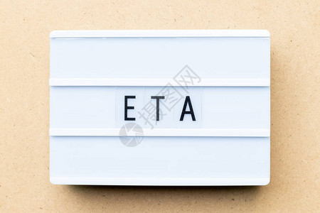 白色灯盒用木本字写ETA字估计到达图片