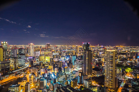 夜里大阪城景的空中观光从Umeda天空大楼图片