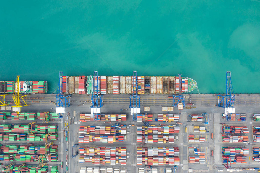 空中顶视图集装箱货船工作商业进出口物流和国际船图片