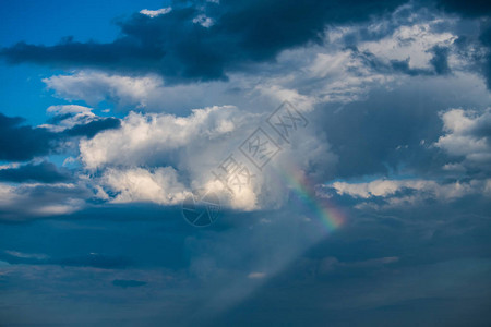 蓝云中彩虹自然的天云艺术图片