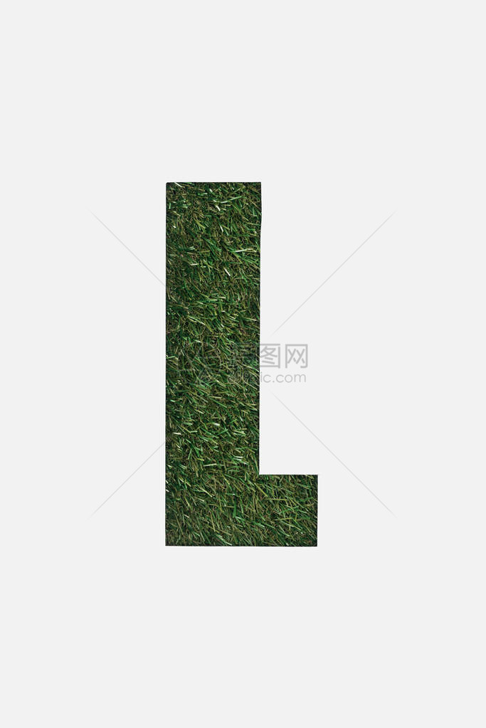 以白色隔离的绿草背景上的L字母图片