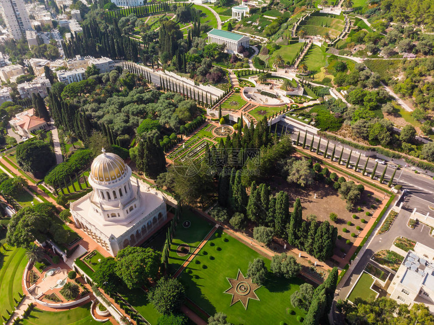 鸟瞰巴哈伊花园的美丽景色图片